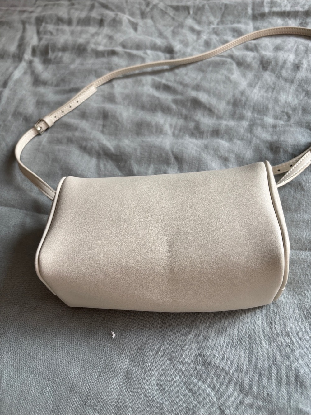 Minimal Leather Crossbody Bag in Cream - Picture 3 of 8